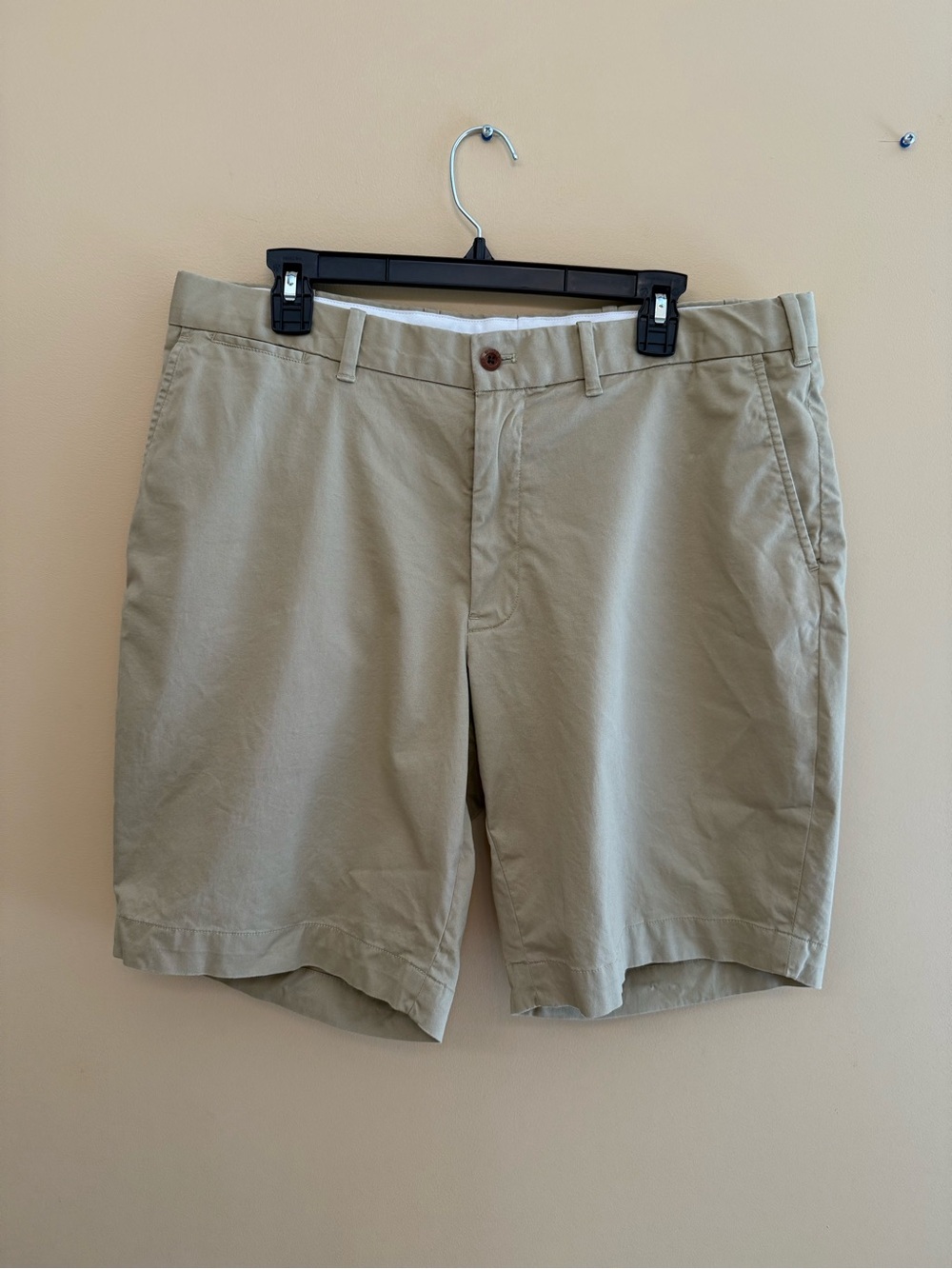 Men's Flat Front Chino Shorts in Light Tan